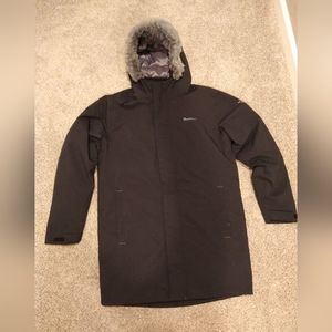 Moosejaw woman's black mountaineering down removable hood lining faux fur jacket